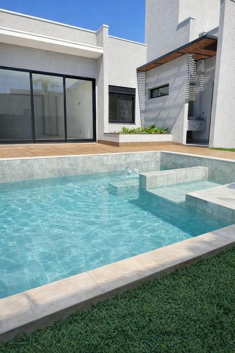 Casa à venda em Maringá, Parque Industrial, com 3 suítes, com 200 m², Residencial Hayashi