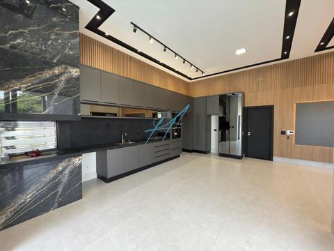 Casa à venda em Maringá, Jardim Paris, com 3 suítes, com 270 m²