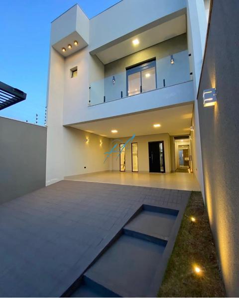 Sobrado à venda em Maringá, Jardim Itália II, com 3 quartos, com 230 m²