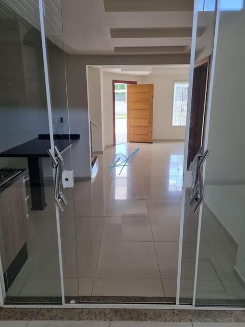 Casa à venda em Maringá, Zona 03, com 3 quartos, com 220 m²