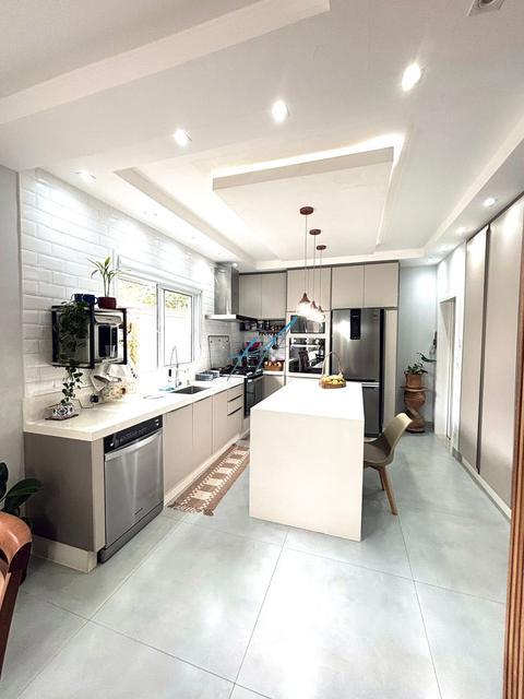 Casa à venda em Maringá, Jardim Alamar, com 3 quartos, com 172 m²