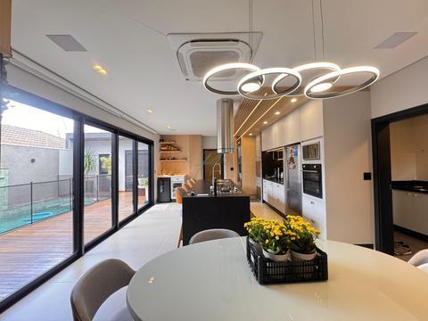 Casa à venda em Maringá, Jardim Leblon, com 3 suítes, com 216 m²