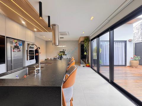 Casa à venda em Maringá, Jardim Leblon, com 3 suítes, com 216 m²