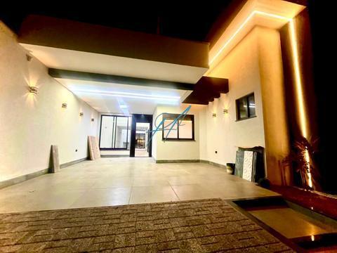 Casa à venda em Maringá, Jardim Iguaçu, com 3 suítes, com 182.5 m²