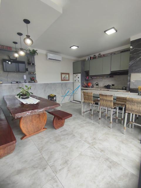 Casa à venda em Maringá, Jardim Campos, com 3 quartos, com 193 m²