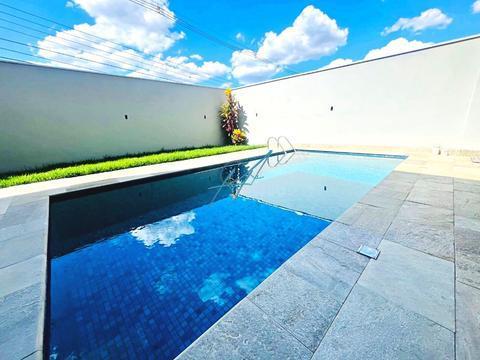 Casa à venda em Maringá, Jardim Cidade Monções, com 3 quartos, com 237.5 m²