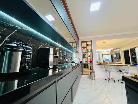 Casa à venda em Maringá, Jardim Oriental, com 3 quartos, com 240 m²