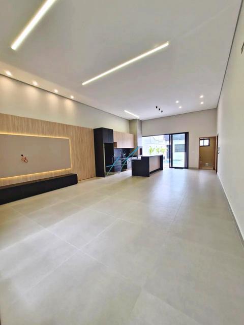 Casa à venda em Maringá, Jardim Itália, com 3 suítes, com 231 m²