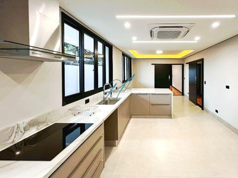 Casa à venda em Maringá, Zona 02, com 4 quartos, com 200 m²