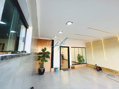 Casa à venda em Maringá, Jardim Oriental, com 4 quartos, com 245 m²