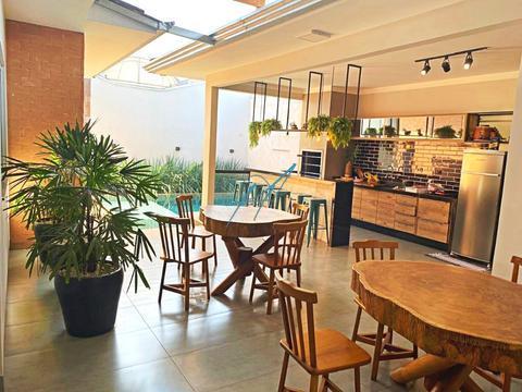 Casa à venda em Maringá, Parque das Laranjeiras, com 3 quartos, com 280 m²