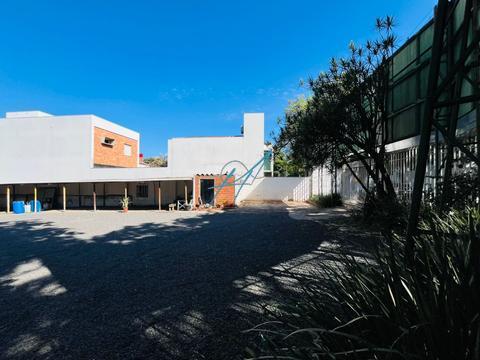 Terreno à venda em Maringá, Zona 04, com 846 m²