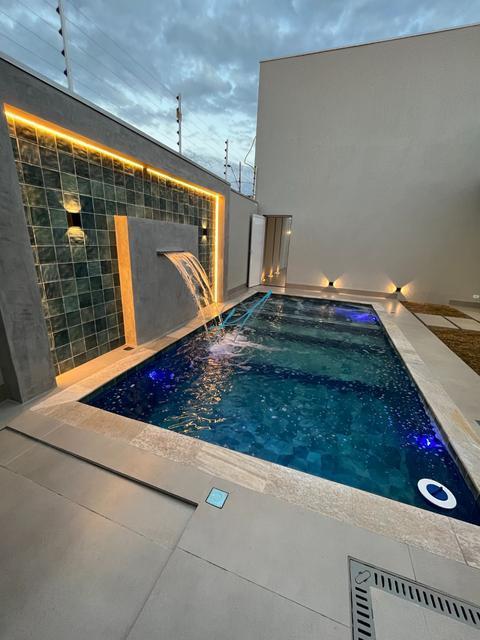 Casa à venda em Maringá, Jardim Munique, com 3 suítes, com 209.55 m²